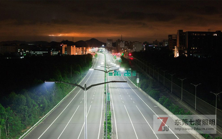 叼嘿直播APP照明6米-12米的常规道路灯