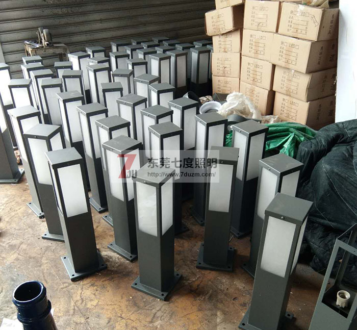 东莞叼嘿直播APP照明草坪灯生产成品实拍图片